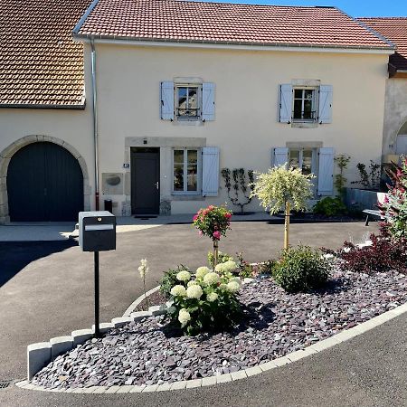Chez La Rose Luxueuse Cottage Avec Jacuzzi Rouvres-la-Chétive 外观 照片