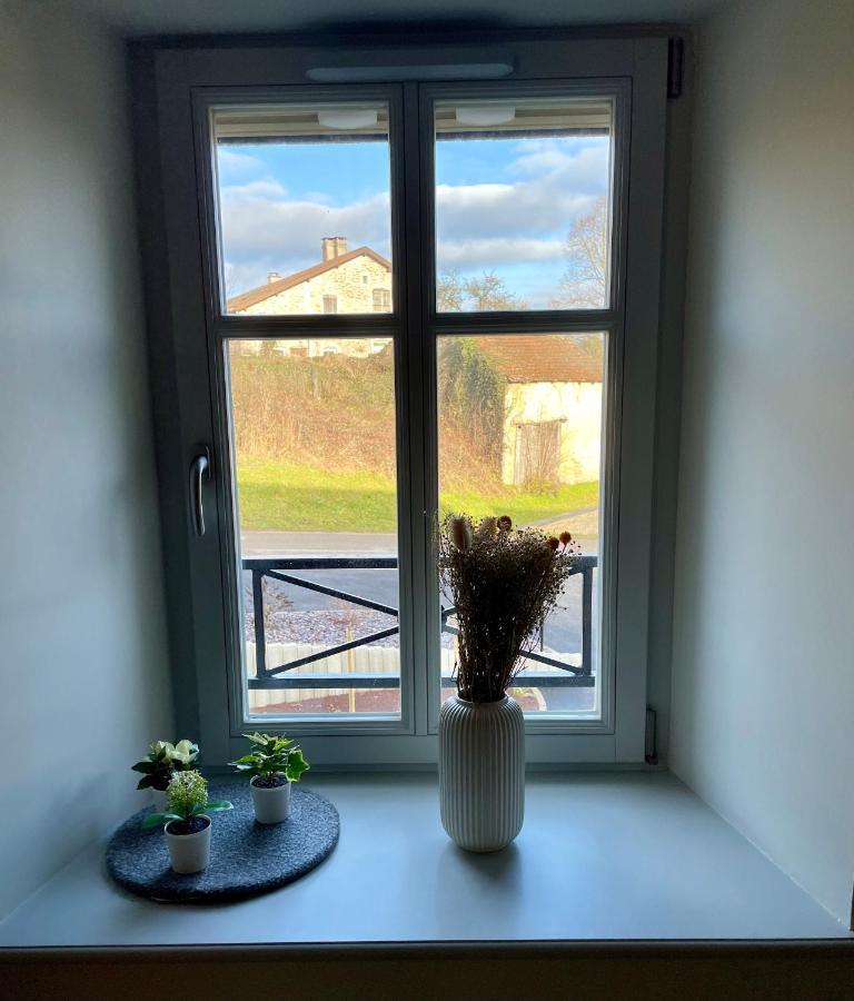 Chez La Rose Luxueuse Cottage Avec Jacuzzi Rouvres-la-Chétive 外观 照片