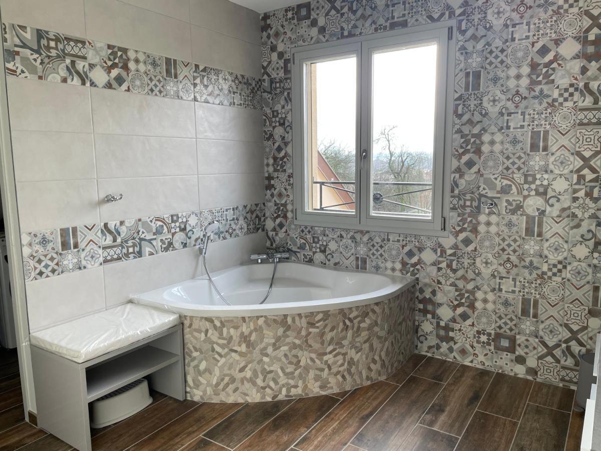 Chez La Rose Luxueuse Cottage Avec Jacuzzi Rouvres-la-Chétive 外观 照片