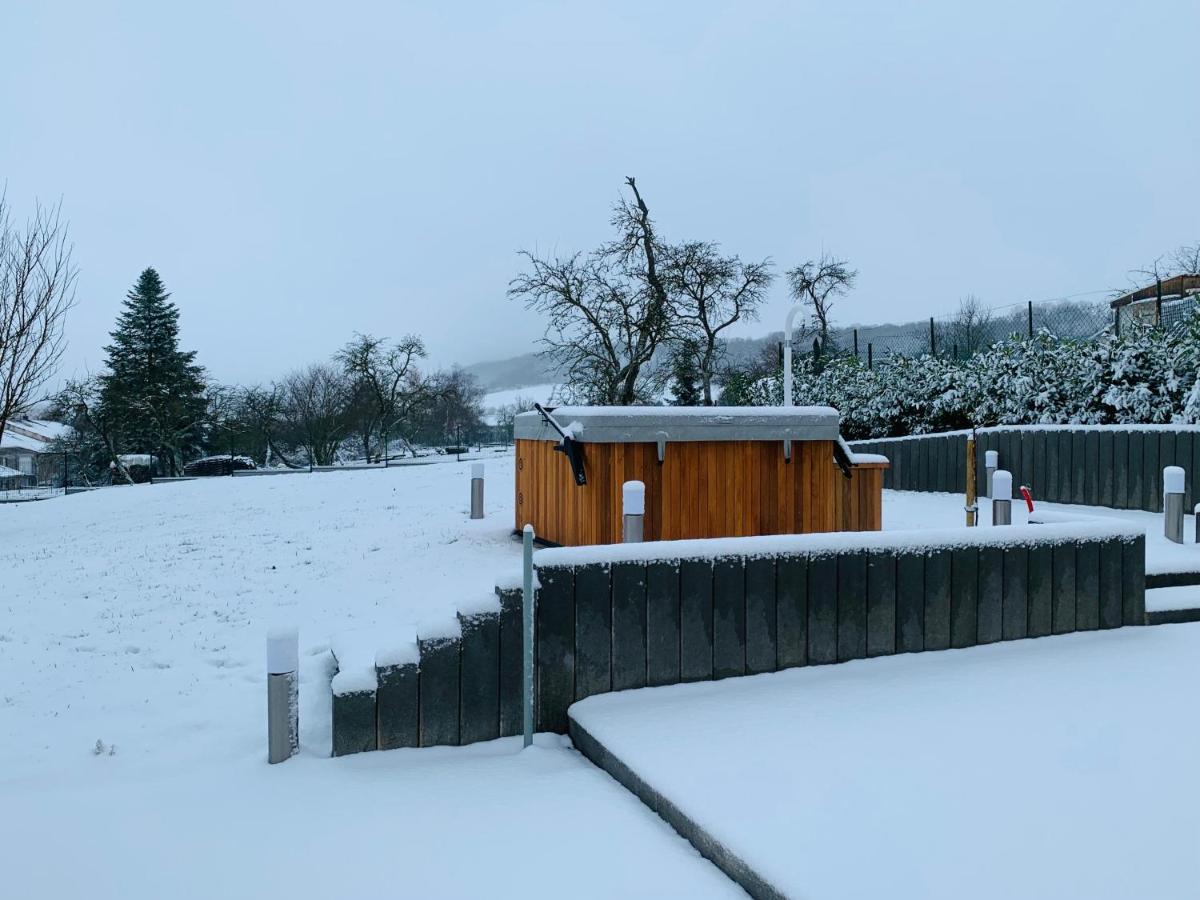 Chez La Rose Luxueuse Cottage Avec Jacuzzi Rouvres-la-Chétive 外观 照片