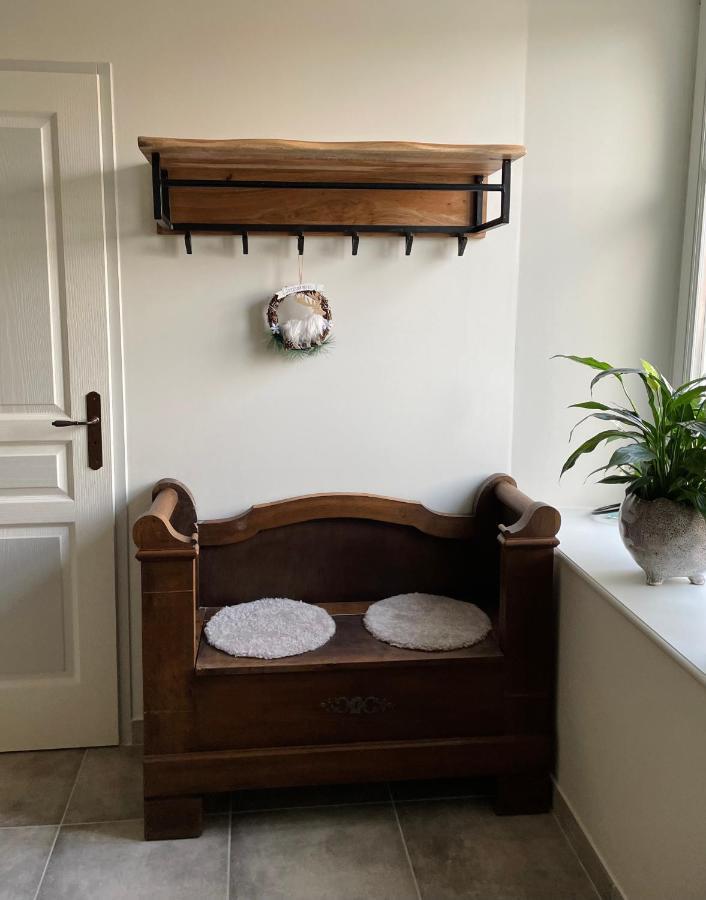 Chez La Rose Luxueuse Cottage Avec Jacuzzi Rouvres-la-Chétive 外观 照片