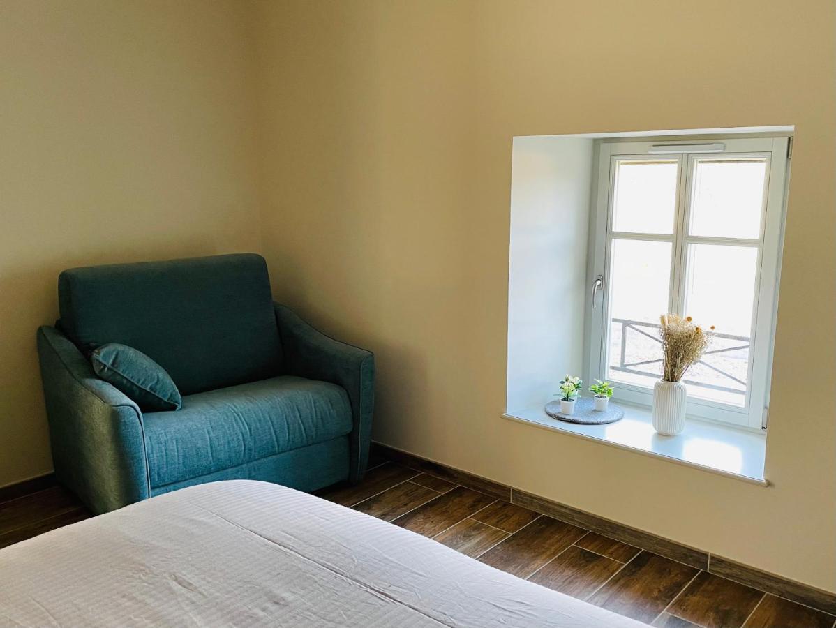 Chez La Rose Luxueuse Cottage Avec Jacuzzi Rouvres-la-Chétive 外观 照片