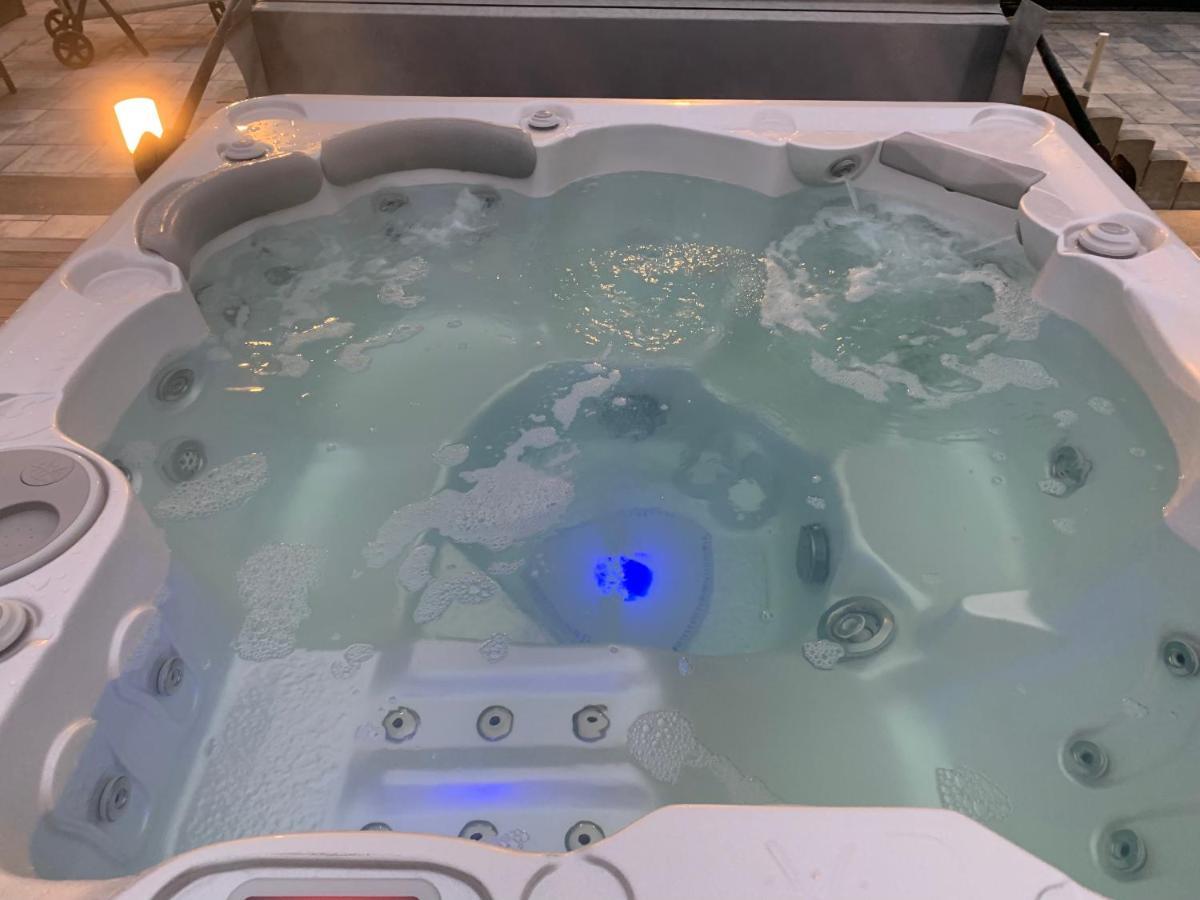 Chez La Rose Luxueuse Cottage Avec Jacuzzi Rouvres-la-Chétive 外观 照片