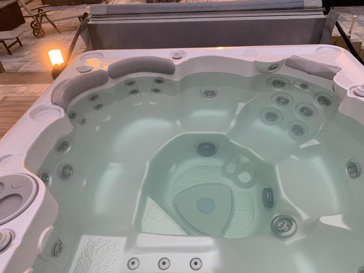 Chez La Rose Luxueuse Cottage Avec Jacuzzi Rouvres-la-Chétive 外观 照片